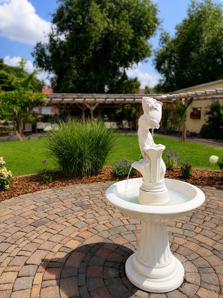 Springbrunnen im neugestalteten Garten