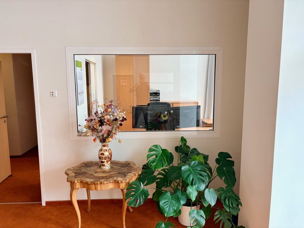 Neues Büro im umgestalteten Eingangsbereich